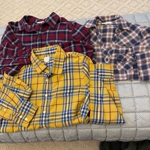AMAZING BUNDLE 3 plaid long sleeve shirts. STYLISH 
JCREW 
FOREVER 21 (2)
SIZE S